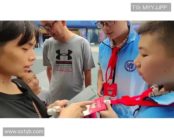 超级足球明星化身普通路人街头挑战引发热议与欢笑 超级足球明星化身普通路人街头挑战引发热议与欢笑