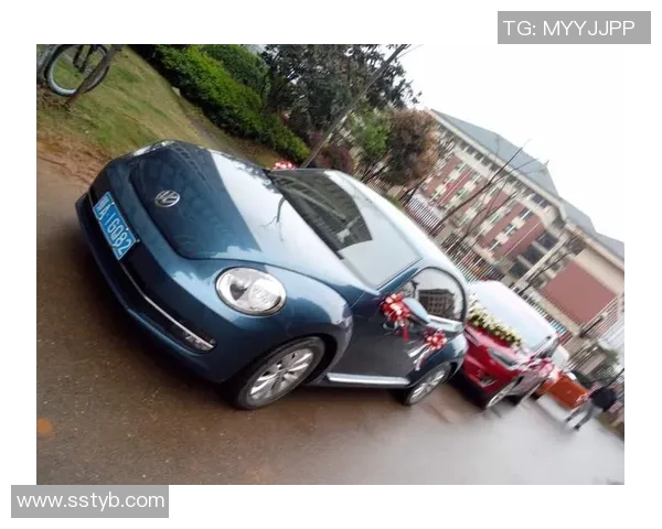 足球明星的豪车展现与个性魅力的完美结合与背后的故事揭秘 足球明星的豪车展现与个性魅力的完美结合与背后的故事揭秘